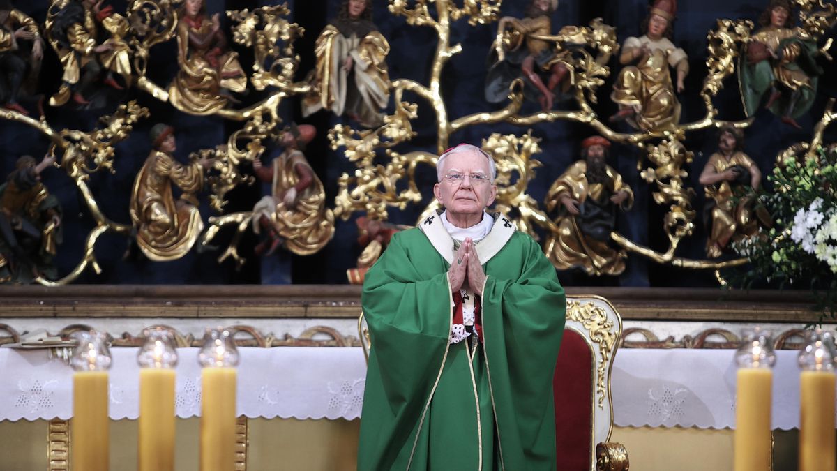 Marek J�draszewski
�ukasz G�gulski
arcybiskup, duchowie�stwo, duchowny, msza, VIII