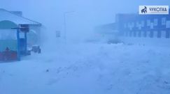 Burze śnieżne i siarczysty mróz. Zimowy krajobraz w Czukotce w Rosji