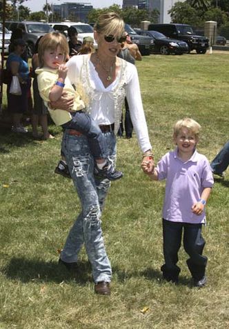 Sharon Stone z synami!