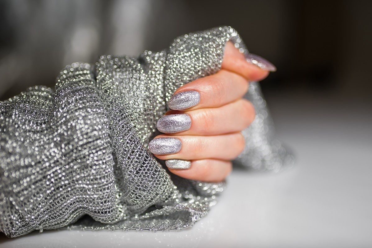 "Disco ball nails" to paznokcie, które będą hitem świąt.