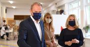 Wybory 2020. Donald Tusk zagłosował. Do lokalu przyszedł z rodziną