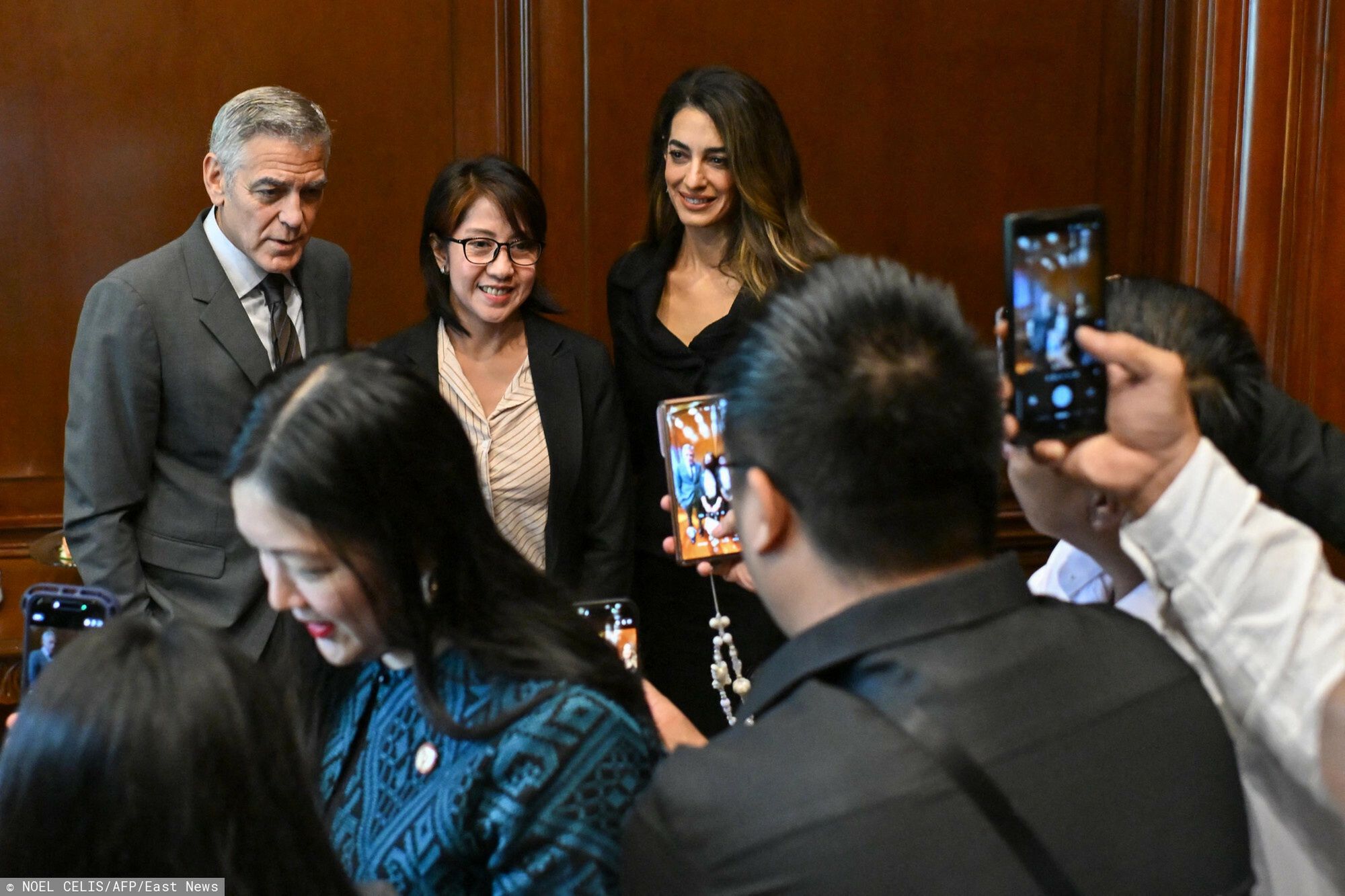 George Clooney i Amal Clooney odwiedzili prezydenta Filipin
