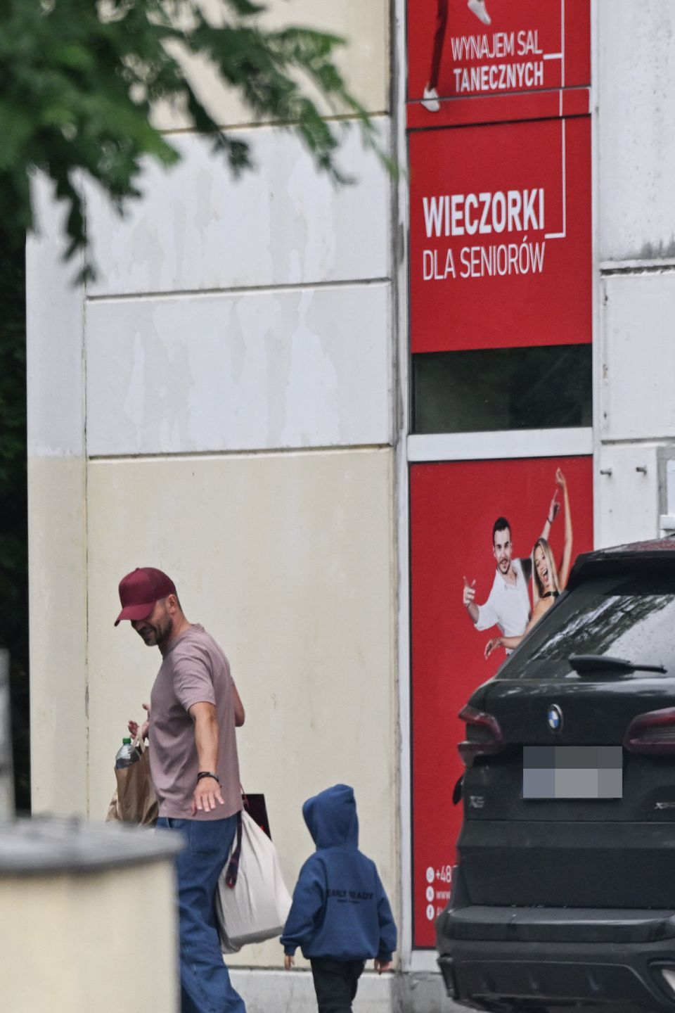 Marcin Rogacewicz "przyłapany" z synem i Agnieszką Kaczorowską