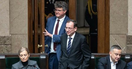 Kamiński i Wąsik na sejmowej komisji. Mimo wygaszenia mandatów
