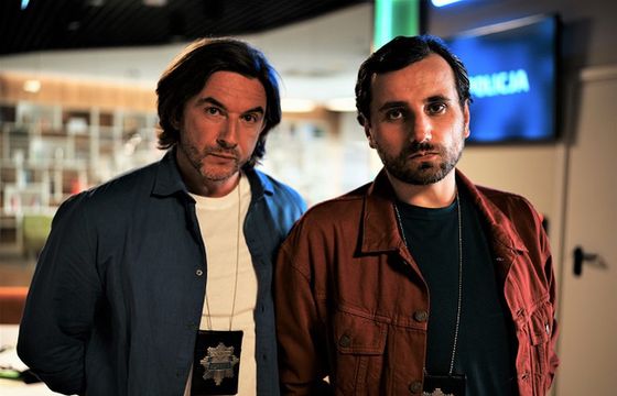 121 tys. widzów nowego serialu „Pomóż mi” w Czwórce