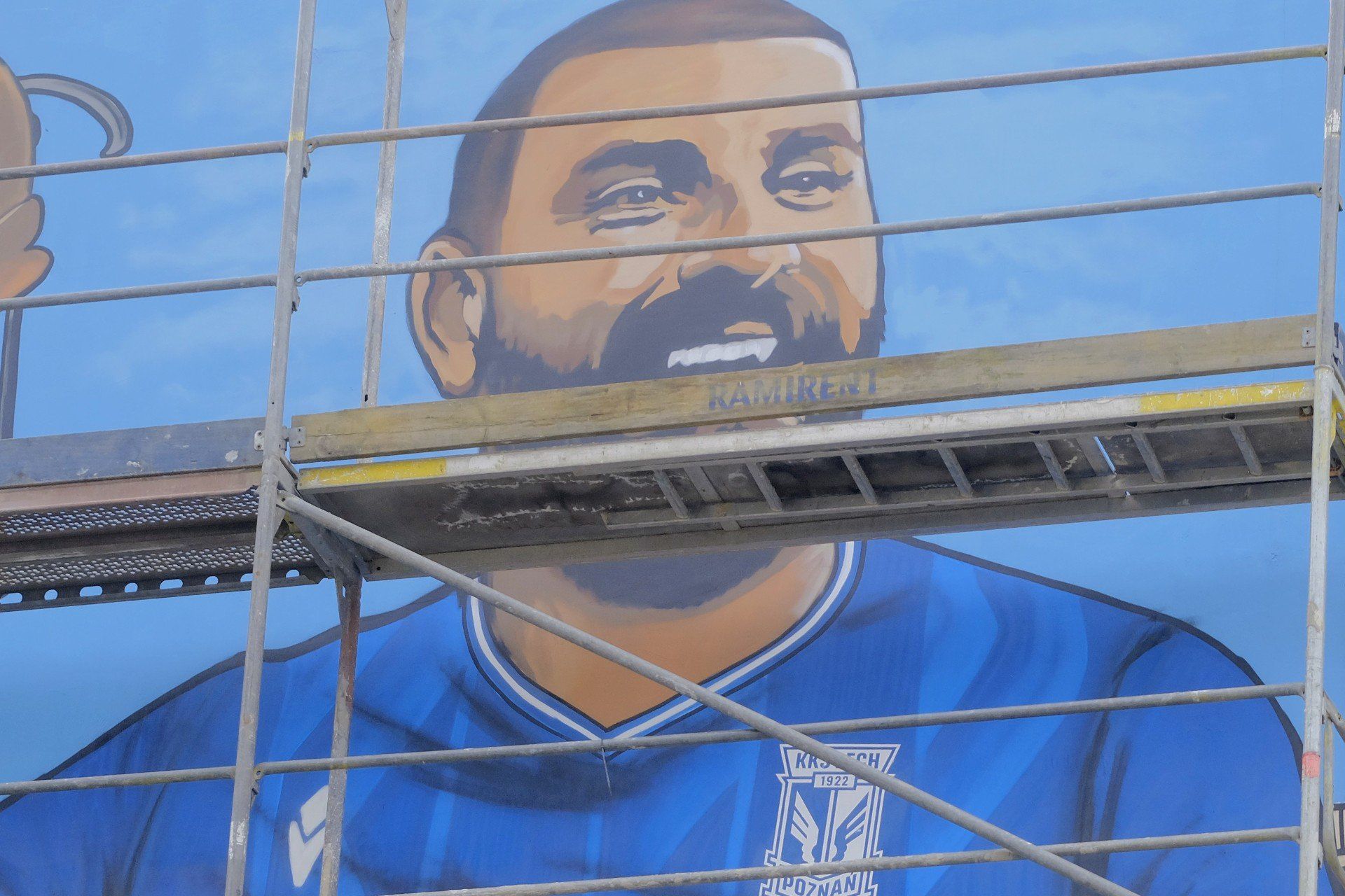 Tak zmienił się mural kapitana Lecha Poznań, Mikaela Ishaka