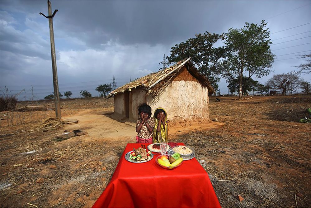 Wyróżniony na World Press Photo fotograf kazał ”marzyć o jedzeniu” głodującym dzieciom
