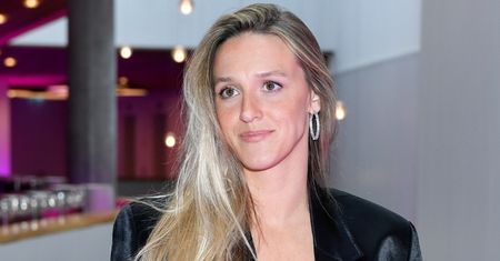 Aleksandra Żebrowska i Michał Żebrowski czarują na premierze w teatrze. Uwagę zwracał WYMOWNY "tatuaż" celebrytki (FOTO)