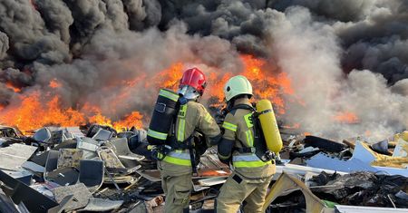 Ogromny pożar w Lęborku. Pali się złomowiec