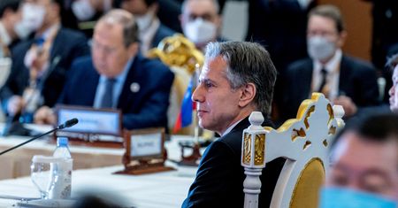 Ławrow i Blinken usiedli przy jednym stole