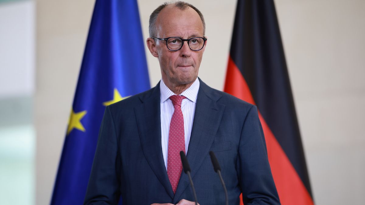 German Chancellor Friedrich Merz looks on during a press statement following a meeting of the German government's cabinet in Berlin, Germany, 29 April 2026. EPA/CLEMENS BILAN Dostawca: PAP/EPA.