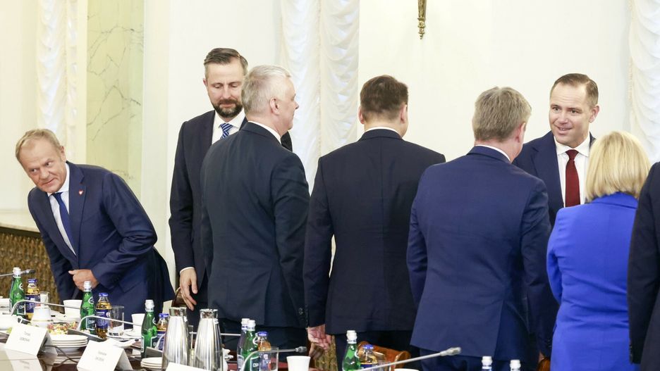 Rada Bezpiecze?stwa Narodowego
18.06.2025. Warszawa. Rada Bezpieczenstwa Narodowego. Fot. Filip Naumienko/REPORTER 
N/z: Donald Tusk, Wladyslaw Kosiniak-Kamysz, Tomasz Siemoniak, Radoslaw Sikorski, Jan Grabiec, Paulina Hennig-Kloska, Karol Nawrocki
Filip Naumienko/REPORTER