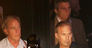 Costner ranny po zawaleniu się sceny!