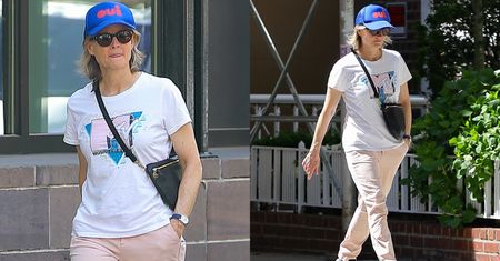61-letnia Jodie Foster spaceruje ulicami Nowego Jorku BEZ MAKIJAŻU (ZDJĘCIA)