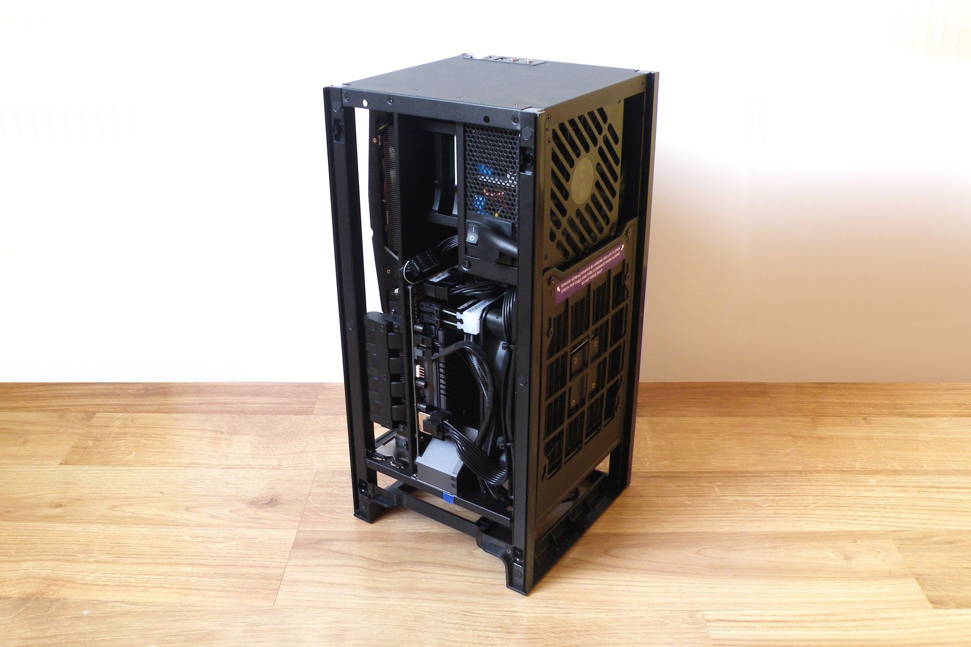 NZXT H1 - składanie komputera