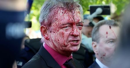 Twarzy oblanej zbrodnią nie warto upiększać [OPINIA]