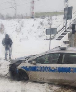 Radiowóz wjechał na czerwonym świetle. Policjant dostał mandat