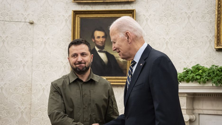 WASHINGTON, DC - SEPTEMBER 21: U.S. President Joe Biden shakes hands with President of Ukraine Volodymyr Zelensky while welcoming him to the Oval Office at the White House on September 21, 2023 in Washington, DC. Zelensky is in the nation's capital to meet with President Biden and Congressional lawmakers after attending the United Nations General Assembly in New York.  (Photo by Drew Angerer/Getty Images)