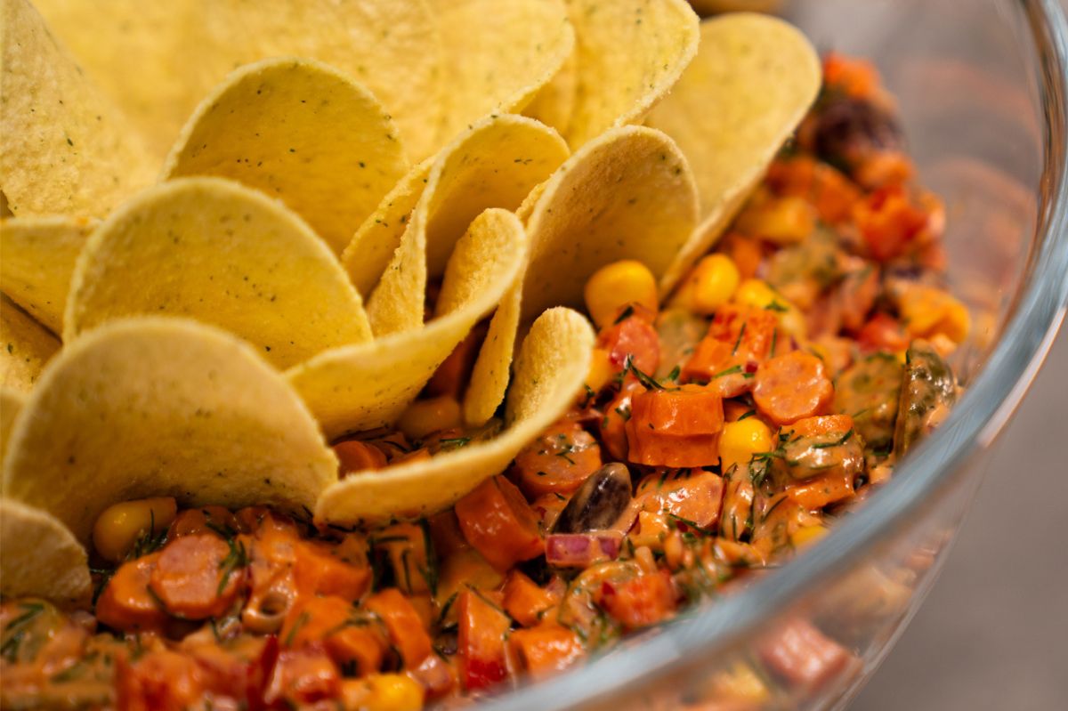 Postaw na andrzejkowym stole sałatkę z chrupiącą koroną. Goście będą o niej mówić przez wiele miesięcy