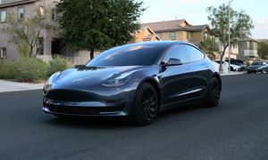 Przejechał Teslą ponad 83 tys. km. Porównał koszty z autem benzynowym