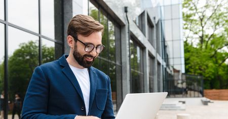 Optymalny laptop dla mobilnego przedsiębiorcy lub pracownika. Podsumowanie wyników ankiety