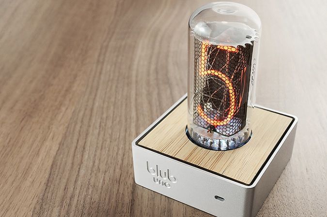 Blub Uno: malutki zegar lampowy. Alternatywny i prześliczny sposób na wyświetlanie czasu