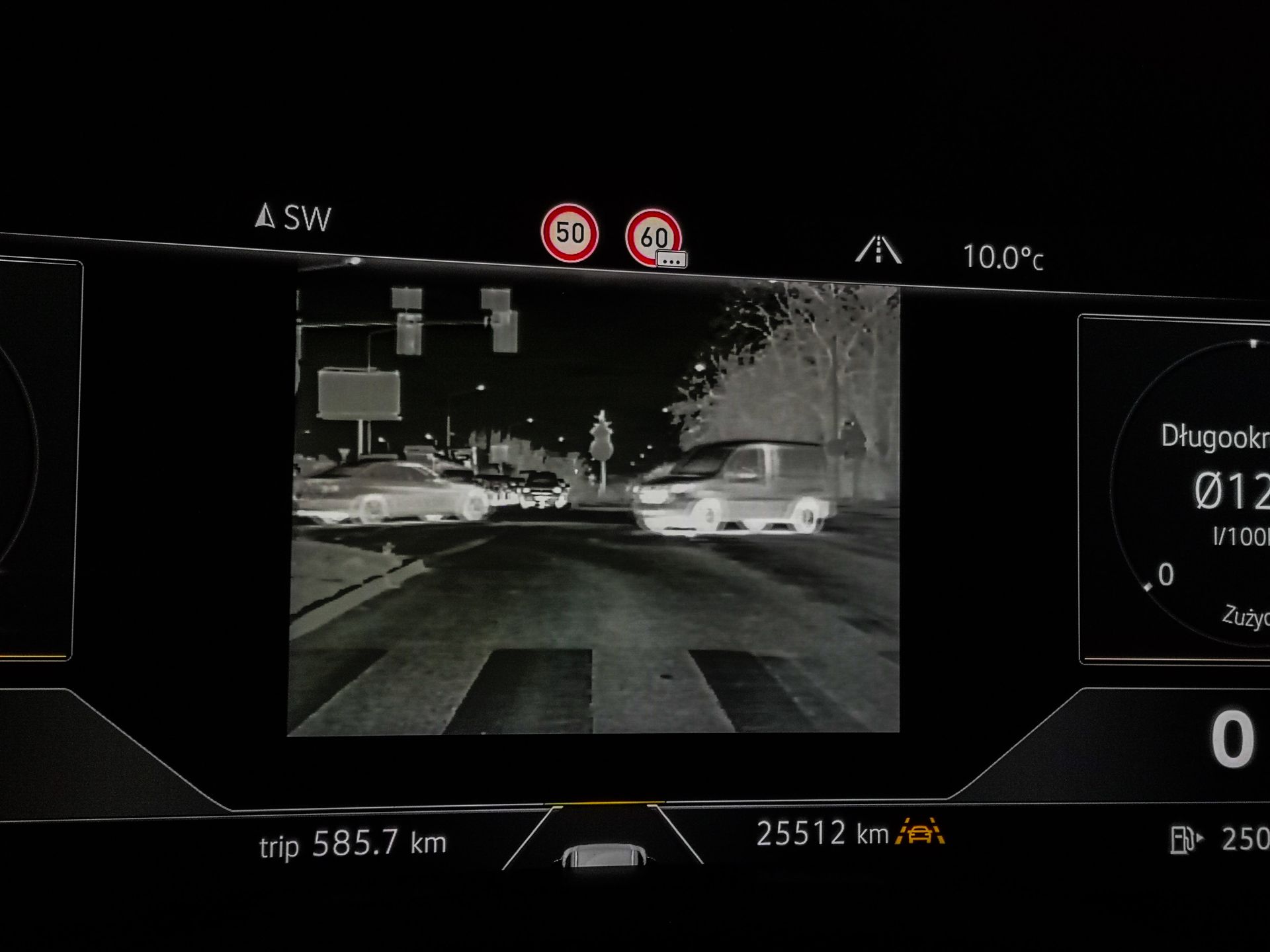 Volkswagen Touareg: Systemy wsparcia kierowcy z asystentem jazdy nocą i Innovision Cockpit 4