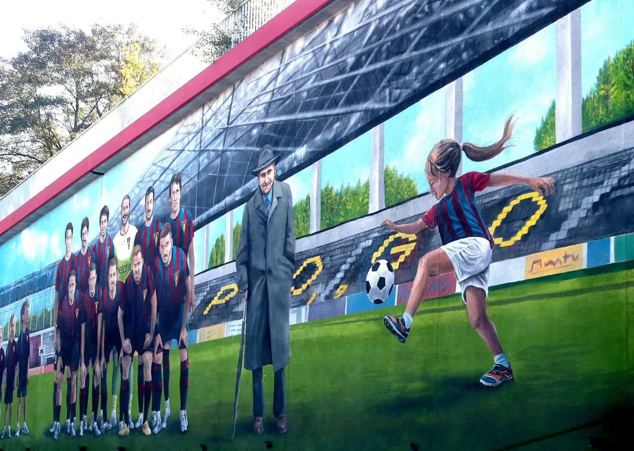 Szczecin: Hołd dla legendy. Powstał kolejny mural poświęcony Pogoni Szczecin