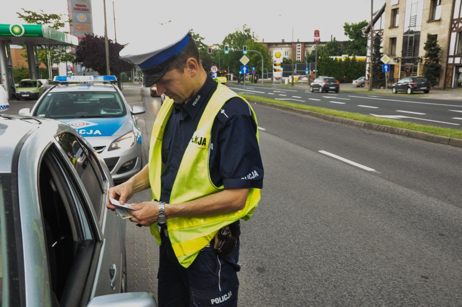 Prawo jazdy z paczkomatu za 1,5 tys. zł. Wygląda jak prawdziwe