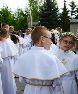 Komunia jak ślub? Te czasy już minęły. Ale rodzice i tak biorą pożyczki, by zorganizować przyjęcie