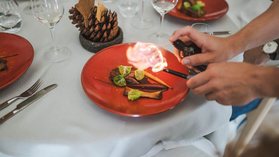 Przewodnik Michelin poleca restauracje z najlepszym, często bardzo finezyjnie przygotowanym jedzeniem