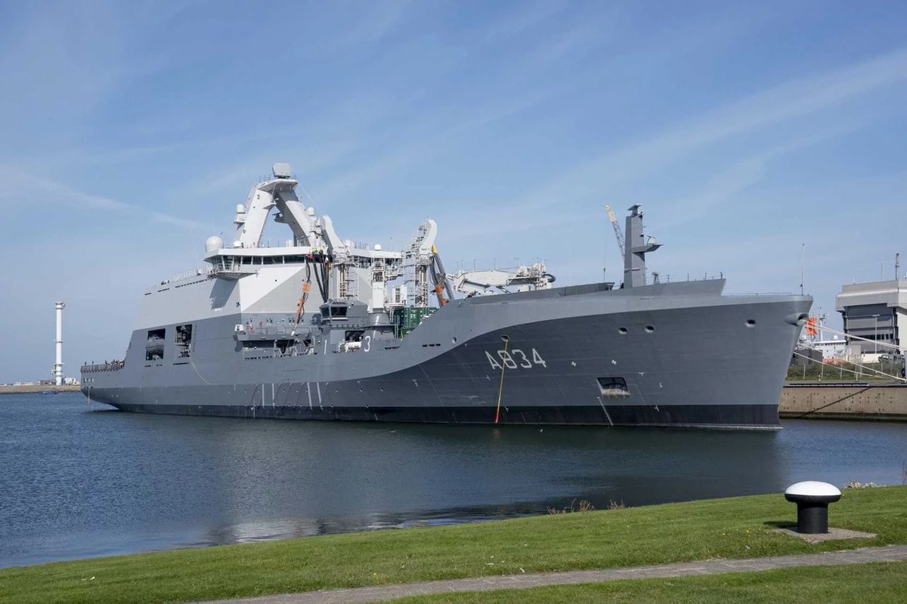 Zr.Ms. Den Helder. Holenderski okręt wsparcia w służbie