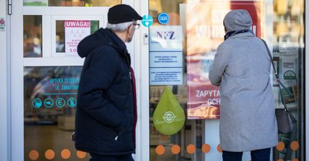 Testy na COVID-19 w aptekach. Część placówek rezygnuje