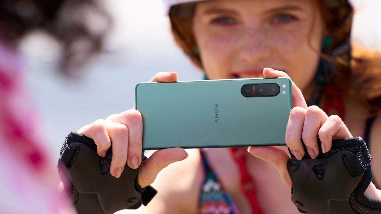 Sony Xperia 5 IV oficjalnie. Mały smartfon z wielką baterią i potężną kamerą