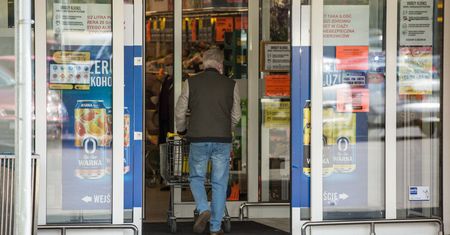 Biedronka zmienia godziny otwarcia. Ważny komunikat dla klientów