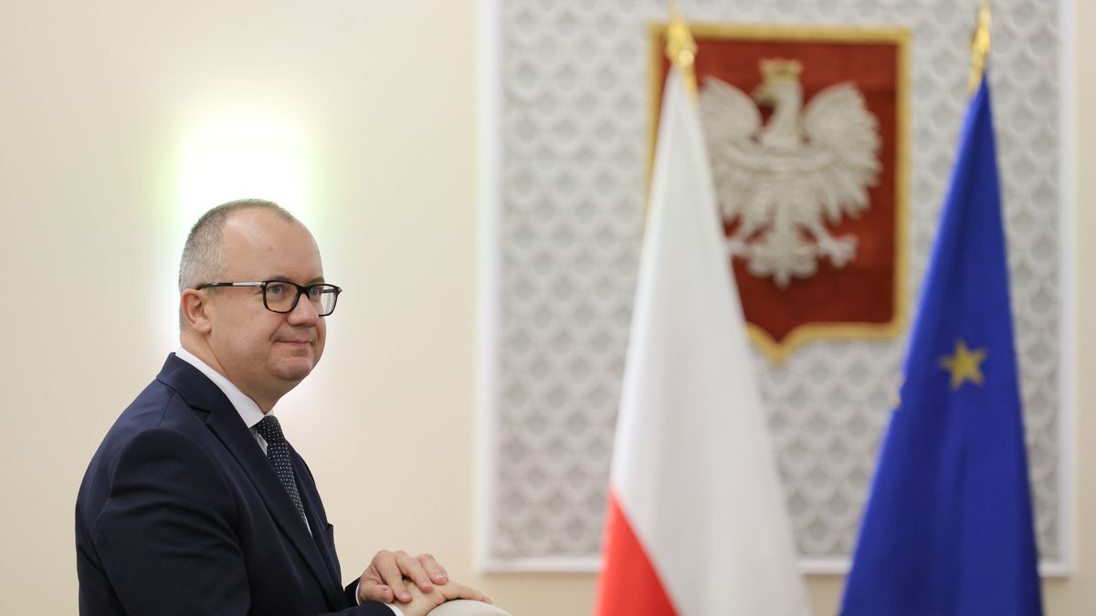 Warszawa, 24.09.2024. Minister sprawiedliwości Adam Bodnar podczas posiedzenia rządu w siedzibie Kancelarii Prezesa Rady Ministrów w Warszawie, 24 bm. Rada Ministrów zajmie się raportem o sytuacji powodziowej, projektem noweli o szczególnych rozwiązaniach związanych z usuwaniem skutków powodzi oraz przygotowanym w MON projektem, którego celem jest m.in. uatrakcyjnienie terytorialnej służby wojskowej i zwiększenie liczebności Sił Zbrojnych. (amb) PAP/Paweł Supernak