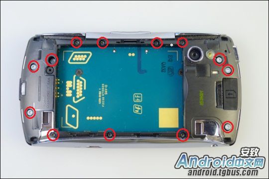 Sony Ericsson Xperia Play rozebrany na części pierwsze [galeria] 4