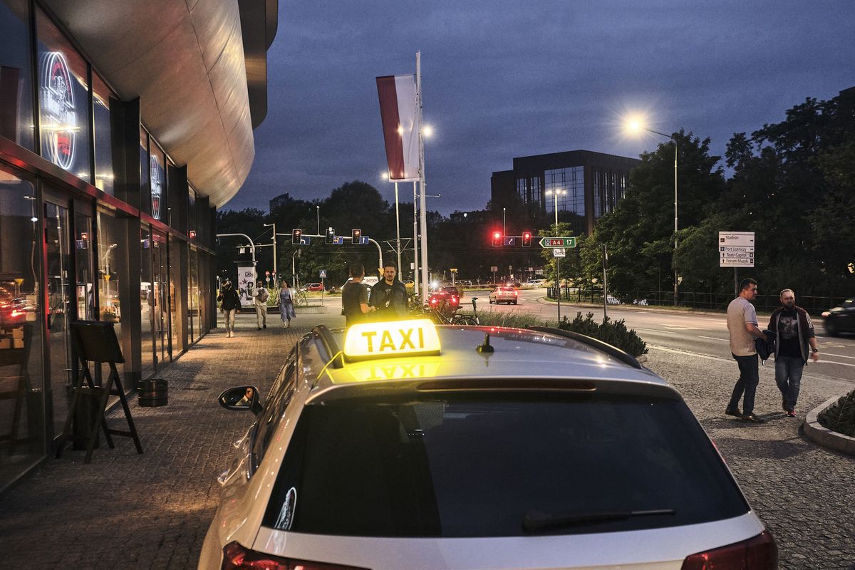 У Варшаві виявлені численні правопорушення у роботі таксистів