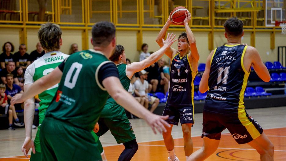 Koszykarze Żubrów Abakus Okna triumfują w turnieju Rosti Cup