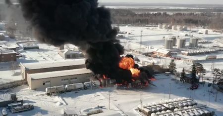 Słup ognia widoczny z daleka. Zapłonęły cysterny w Angarsku
