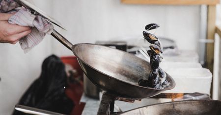Wok – charakterystyka, smażenie, gotowanie na parze, duszenie