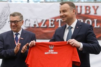 Andrzej Duda ściska, całuje i wiwatuje na zjeździe Klubów Gazety Polskiej (ZDJĘCIA)