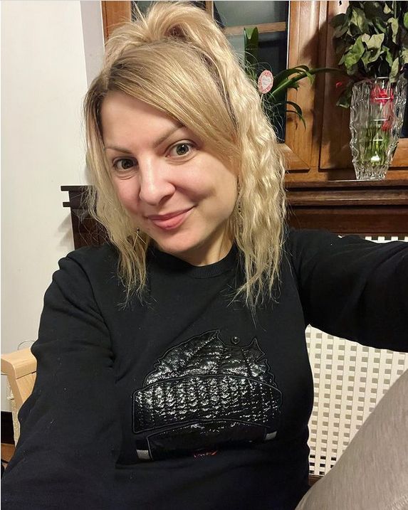 Magdalena Narożna odsłania wdzięki na planie klipu. Odważna kreacja wokalistki