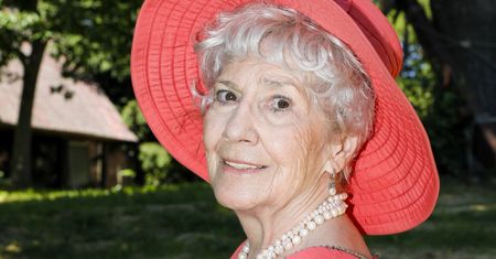 Emilia Krakowska ma 83 lata. Na randki jeździ na drugi koniec świata