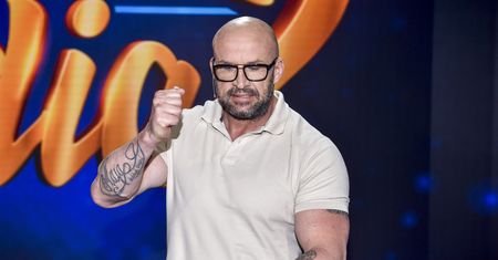 Oświeciński nie oszczędza. Buduje pałac wart miliony