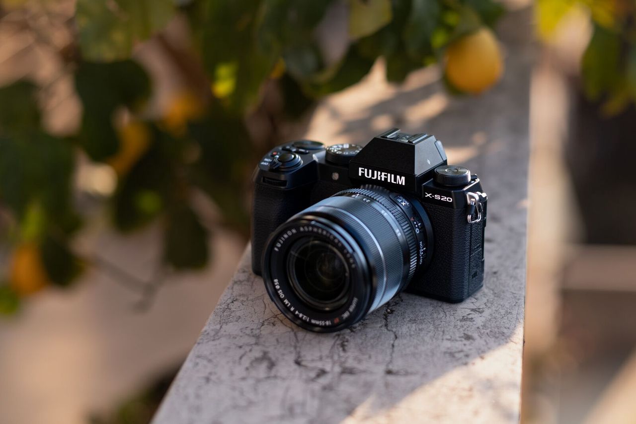 Fujifilm X-S20 to świetny kompan podróżnika. Zrobi nawet 800 zdjęć na jednym ładowaniu