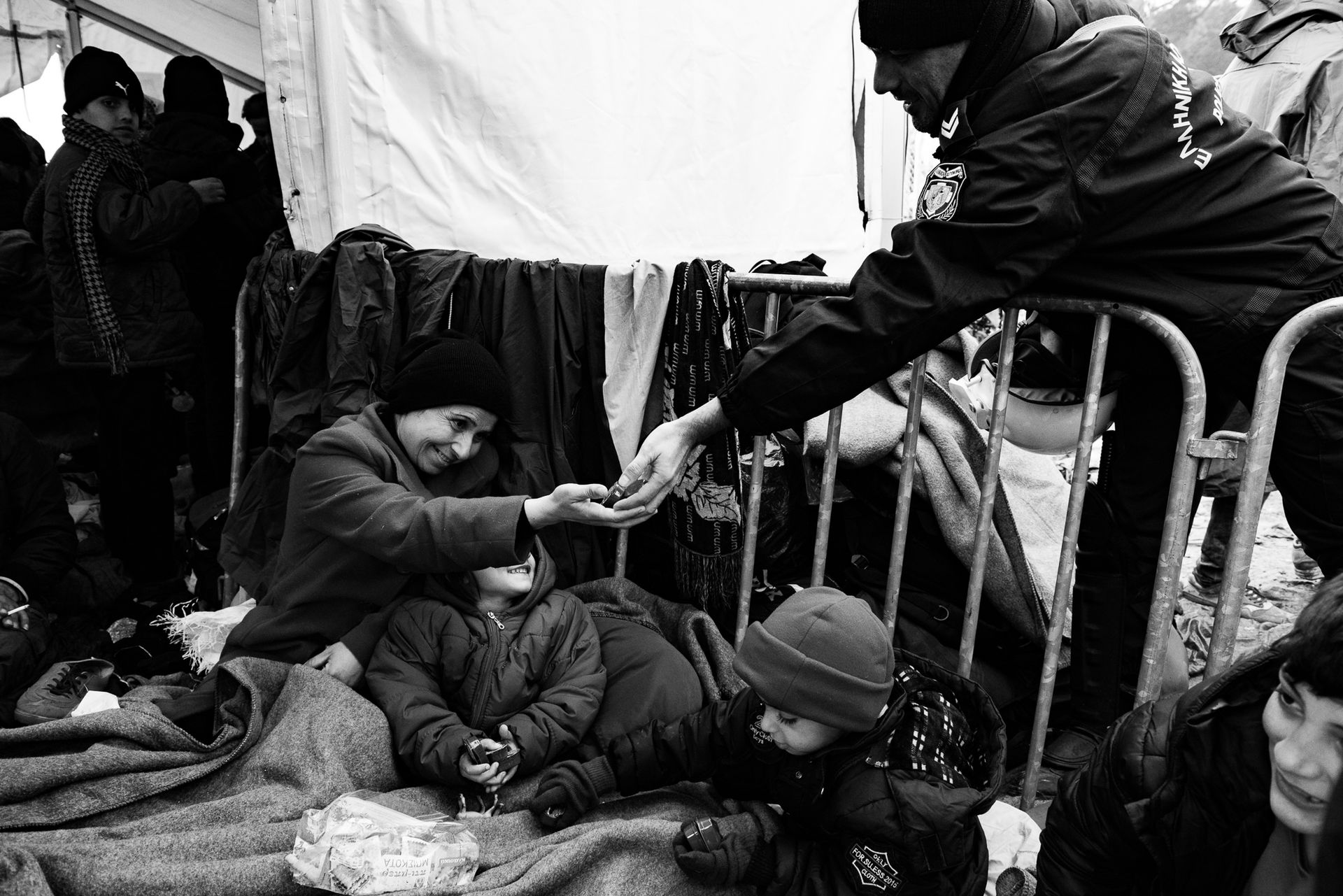 Szymon Barylski przez miesiąc fotografował obóz dla uchodźców między Grecją, a Macedonią 23