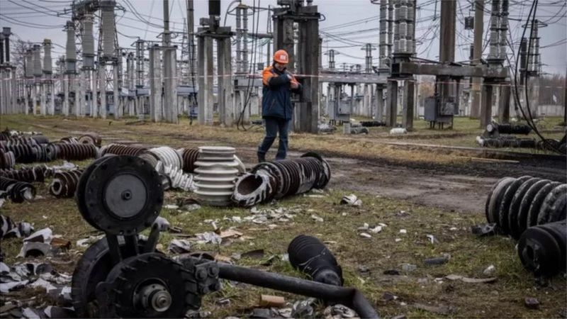 Через нові удари Росії в українських містах зникає світло, тепло і вода