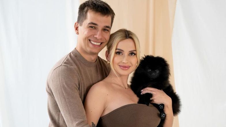 Wersow eksponuje nagi CIĄŻOWY BRZUSZEK, chwaląc się efektami zmysłowej sesji zdjęciowej