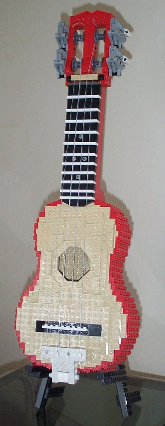 Ukulele z Lego, na którym da się grać! 2